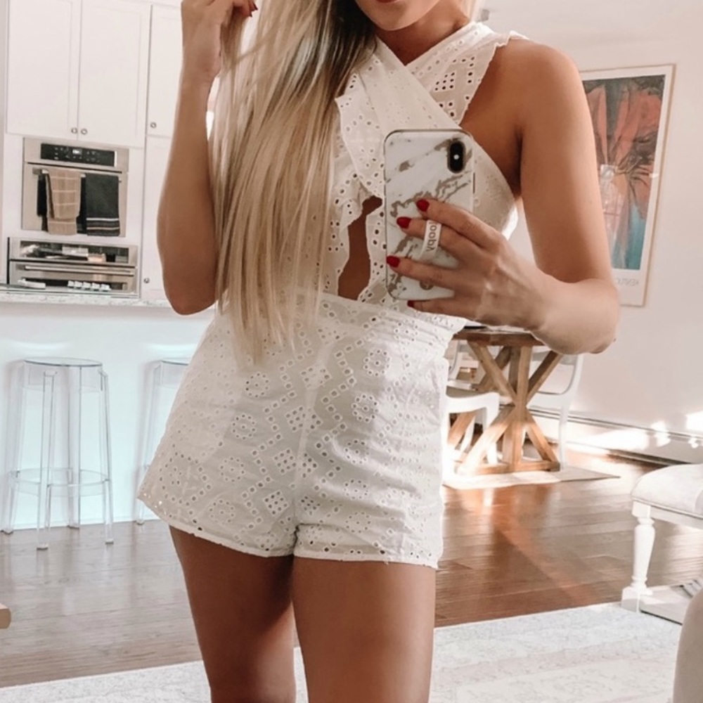 Pink lily white eyelet criss cross romper - Picture 10 of 11